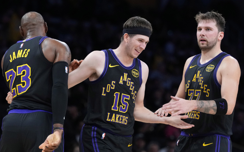 电竞赛事平台-10胜2负！里夫斯要签2.4亿美金顶薪，老詹该和湖人说再见了